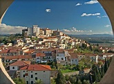 Una vista panoramica di Rosignano Marittimo che il 24 agosto ospiterà ...
