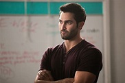 Tyler Hoechlin as Derek Hale in Teen Wolf - Chaos Rising (3x02) - Tyler ...