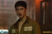 Tập 15 'Taxi Driver 2': Lee Je Hoon bị đánh hội đồng trong tù