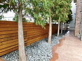 桃園文中路-庭院 南方松 圍牆 | 這南方松設計也太美！ 打造質感空間就找園匠工坊專業戶外南方松木結構設計 在家就能遠離… | Flickr