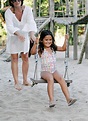 Carolina Ferraz compartilha lindas com fotos com a filha na Bahia ...