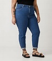 Calça Mom Jeans com Barra Dobrada e Strass Aplicado Curve & Plus Size Azul
