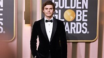 Evan Peters Golden Globes 2023: cómo elegir el esmoquin perfecto | GQ