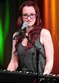 Ingrid Michaelson rocks new hit single, 'Girls Chase Boys,' this ...