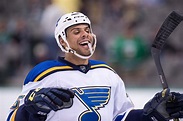 Watch: Blues’ Ryan Reaves removes his tooth on bench | For The Win