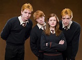 Fred, George, Ginny, Ron HP 5 - The Weasley Family Photo (28758545 ...