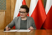 Minister Anna Zalewska podpisała podstawę programową