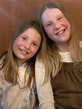 Hedvig (9) og Augusta Louise (8) har selt meir enn 600 berenett ...