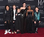 Angelina Jolie, red carpet con figli e padre alla premiere di Maleficent 2