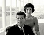 JOHN F. KENNEDY WITH HIS WIFE JACQUELINE "JACKIE" - 8X10 PHOTO (ZZ-055)