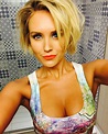 Nicky Whelan picture