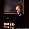 Falklands War admiral Sandy Woodward dies aged 81 - BBC News