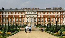 Top 10 Reasons to Visit Hampton Court Palace - Guide London