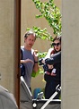 Anne Hathaway pasea por primera vez con su bebé | Univision Famosos ...