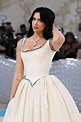 Dua Lipa en la Met Gala 2023 y el vestido de princesa Chanel