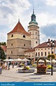 Panoramablick Auf Den Marktplatz Mit Historischem Glockenturm Aus Stein ...