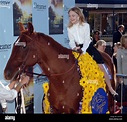 Dakota Fanning (encima de caballo), que protagoniza el nuevo Motion ...