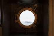 5.400+ Ship Porthole fotos de stock, imagens e fotos royalty-free - iStock