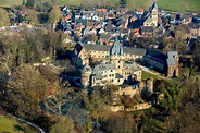 Luftaufnahme Grevenbroich - Burganlage des Schloss Hülchrath im ...