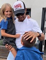 Así es el rol que podría cumplir Lewis Hamilton con Milán y Sasha ...