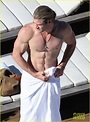 Chris Hemsworth: Shirtless in Sydney! | hemsworth pool shirtless 01 ...