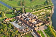 Visit Hampton Court Palace while running the PalaceHalf.com