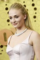 Confirmado: Sophie Turner é fotografada gravidíssima em passeio! | Capricho