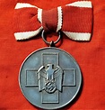 WW2 GERMAN RED CROSS SOCIAL WELFARE MEDAL WITH FEMALE TIED BOW RIBBON ...