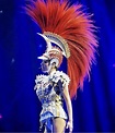 瑪丹娜63大壽「自帶物理聖母光」！超狂頭飾原來他設計 | 西洋名人 | 時尚名人 | udnSTYLE