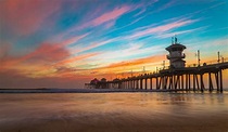 Sonnenuntergang Durch Den Huntington Beach-Pier in Kalifornien ...