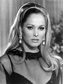 Dazzling Divas: Photo Portret Ursula Andress