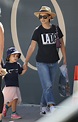 Natalie Portman é clicada em passeio com a filha, Amalia - Quem | QUEM News