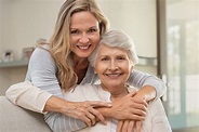 La dame de compagnie pour personnes âgées - AD Seniors