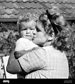 Ilse Hess mit Sohn Wolf-Rüdiger, 1938 Stockfotografie - Alamy