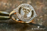 Such a pretty Texas Tech ring!! Ladies Double T Halo Ring in 14kt ...