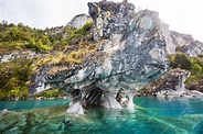 Inusuales cuevas de mármol en el lago de general carrera, patagonia ...