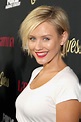 Nicky Whelan Height and Weight Stats - PK Baseline- How Celebs Get ...