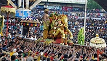 Lord Kallazhagar getting into the Vaigai river in Madurai, a great ...
