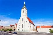 La catedral de san martín es una iglesia católica romana en bratislava ...