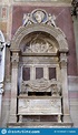 Tumba De Leonardo Bruni, Di Santa Croce De La Basílica En Florencia ...