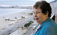 Nana Caymmi defende Bolsonaro e critica Chico, Caetano e Gil