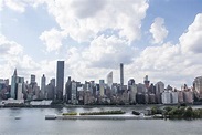 Ansicht in Manhattan Von Long Island-Stadt in Der Sommerzeit, New York ...