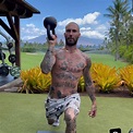 Adam Levine shows off abs during shirtless workout in Hawaii