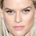 Alice Eve's Mismatched Eyes: Left Color Is Blue & Right Eye Is Green