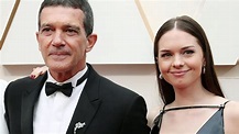 La hija de Antonio Banderas luce un vestido gótico en la gala de los Oscar
