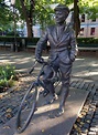 Gunnar Sønsteby statue på Karl Johan i Oslo | Line Malin | Flickr