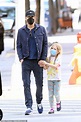 Ryan Reynolds gives daughter Inez a ride on his shoulders - Hot ...