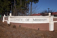 Universidad De Mississippi Firman a La Entrada Del Campus En Oxford Ms ...
