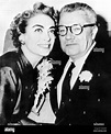 Joan Crawford und Ehemann Alfred Steele, vor kurzem in ihrem Penthouse ...