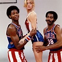Goldie Hawn with the Harlem Globetrotters, 1978. : r/OldSchoolCool